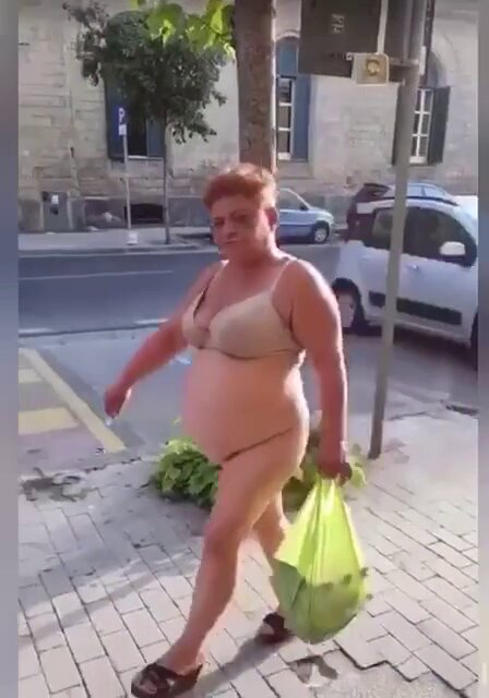 Esta mujer no hace caso a nadie