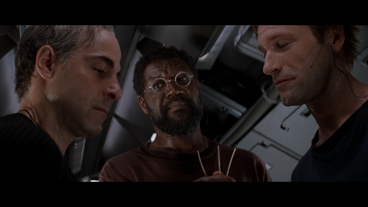 The Core 2003 2160p BDREMUX HEVC HDR Do Vi Нечипорук mkv snapshot 01 39 ...