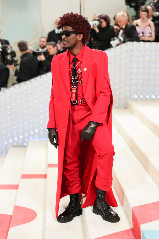 Met Gala 2023, Rihanna e le altre star in Valentino Met Gala 2023, Rihanna e le altre star in Valentino