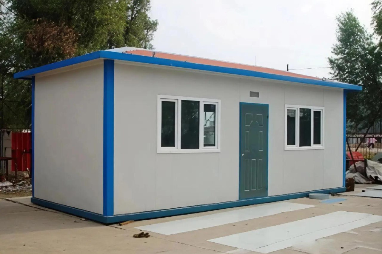 هنغار مع إضاءة