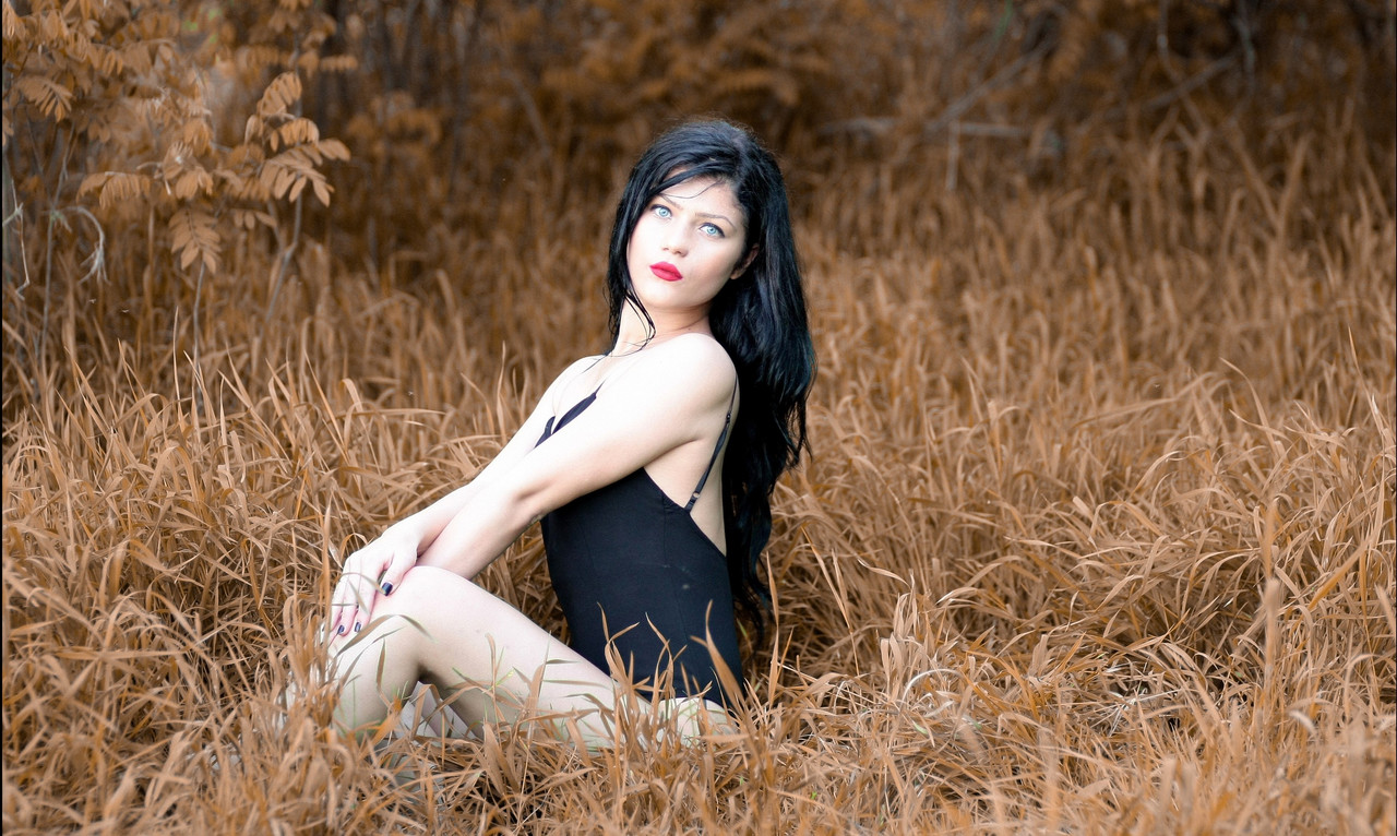 girl-grass1-1-8-2.jpg