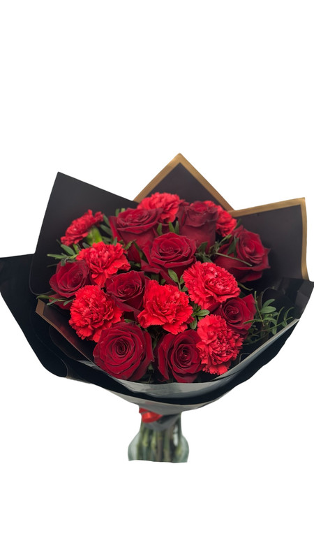 Trandafiri și garoafe roșii