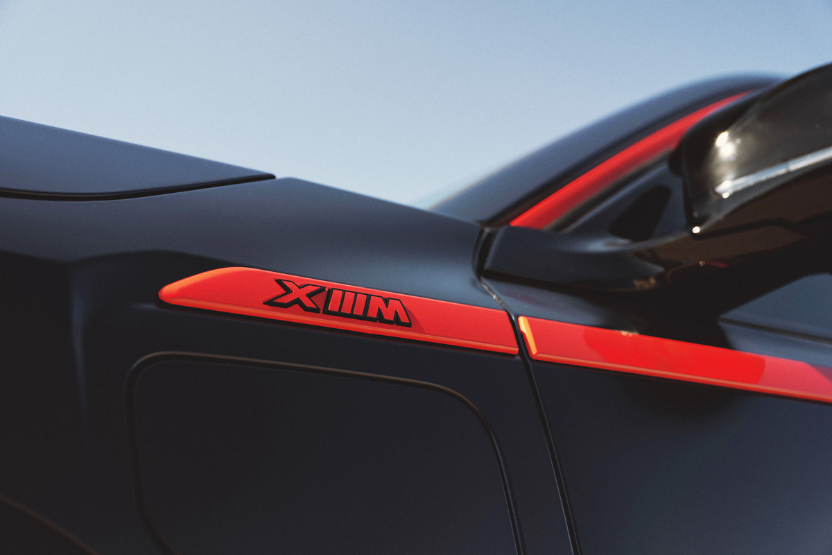 P90499816_highRes_the-bmw-xm-label-red