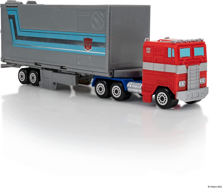 Micro-Machines-Optimus-Prime-Hauler-PLAYSET-05