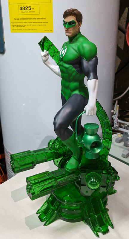 Emerald Green 　 Lantern Tall Globe Walmart Fall Collector Con 2025 Preview: McFarlane Toys Gold