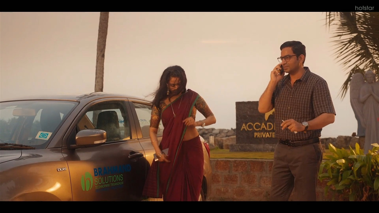 Hannah Reji Koshy  Hot navel show from Theerpu.mkv_snapshot_00.15.184