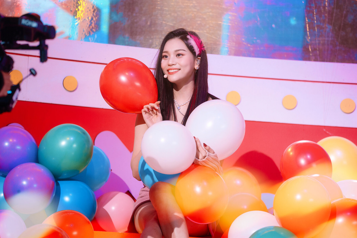 220220-VIVIZ-Umji-BOP-BOP-at-Inkigayo-documents-10(2)