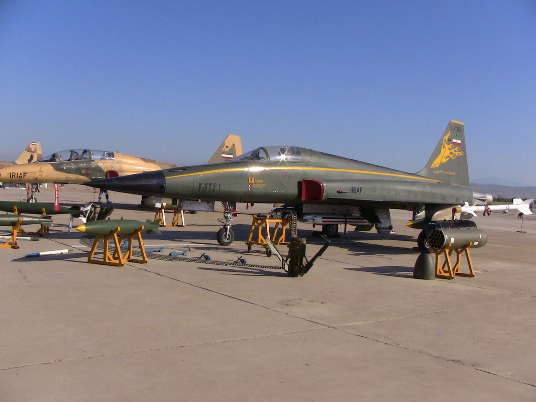 An-IRIAF-HESA-Azarakhsh-in-Vahdati-Airbase-Air-Show.jpg