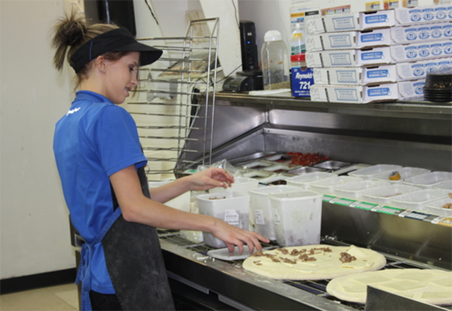 "Встряхнул и отдал". Как мстят вредным клиентам работники фастфуда