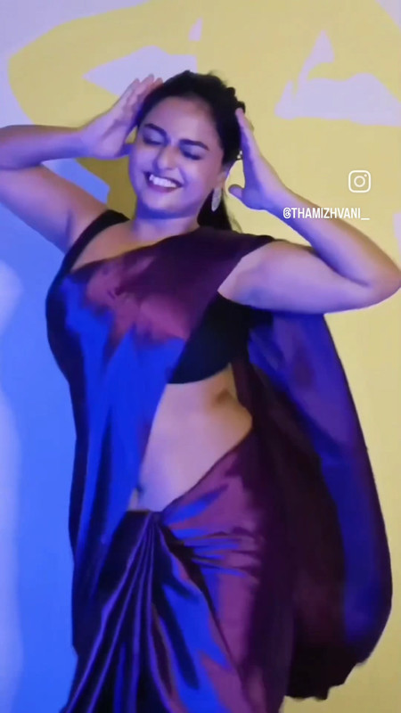 [Image: punjabi-gilr-sexy-navel-in-maroon-saree-...20-468.jpg]