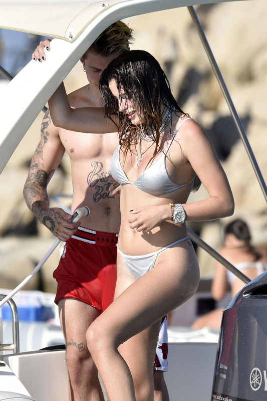 Bella-Thorne-CelebsView.Com-1-5-1024x1538 (15)