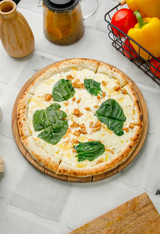 Пицца с курицей и шпинатом (640г)