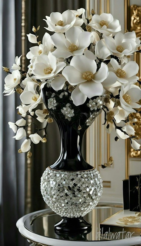 B-W-vase.jpg