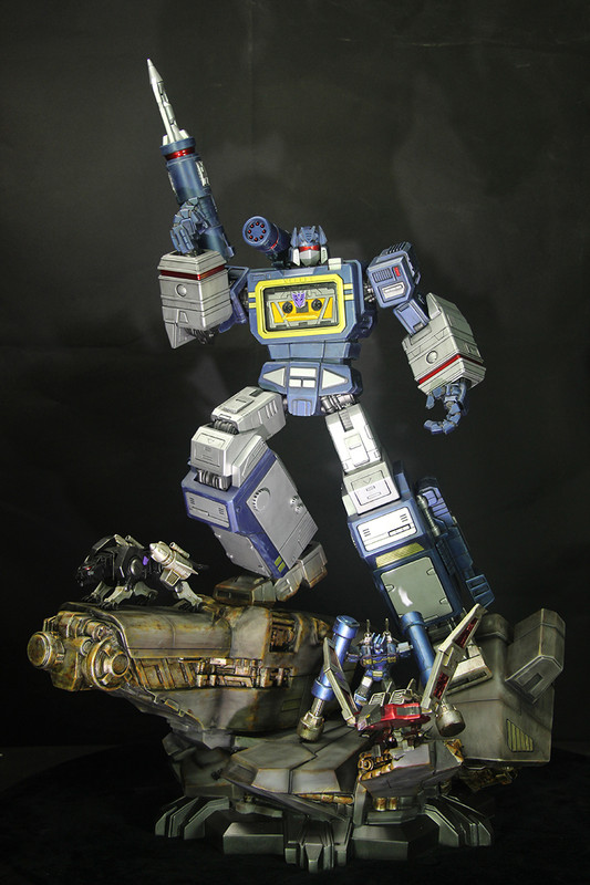 Imaginarium-Arts-Soundwave-Statue-Colored-01