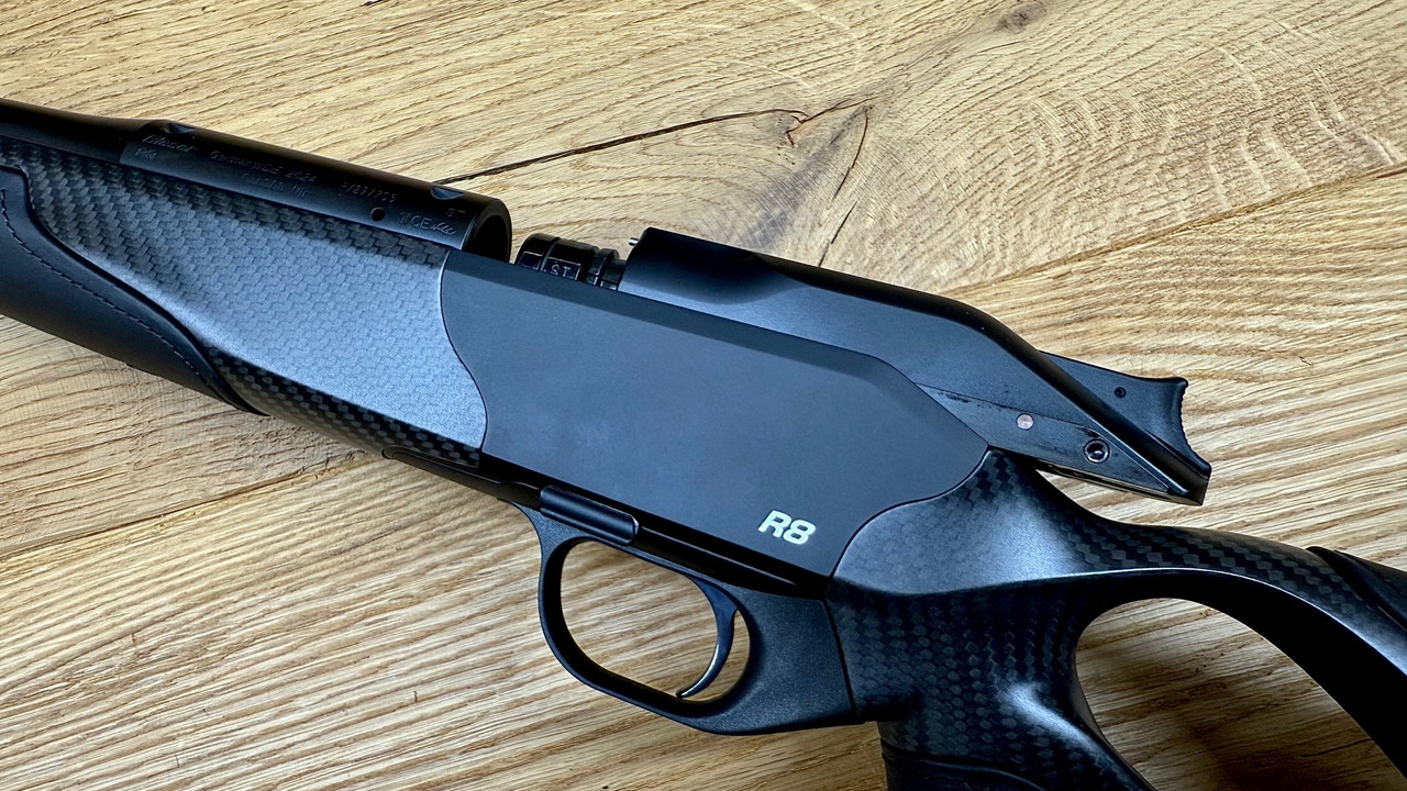 R8-Carbon-Leder-Komplettwaffe-8