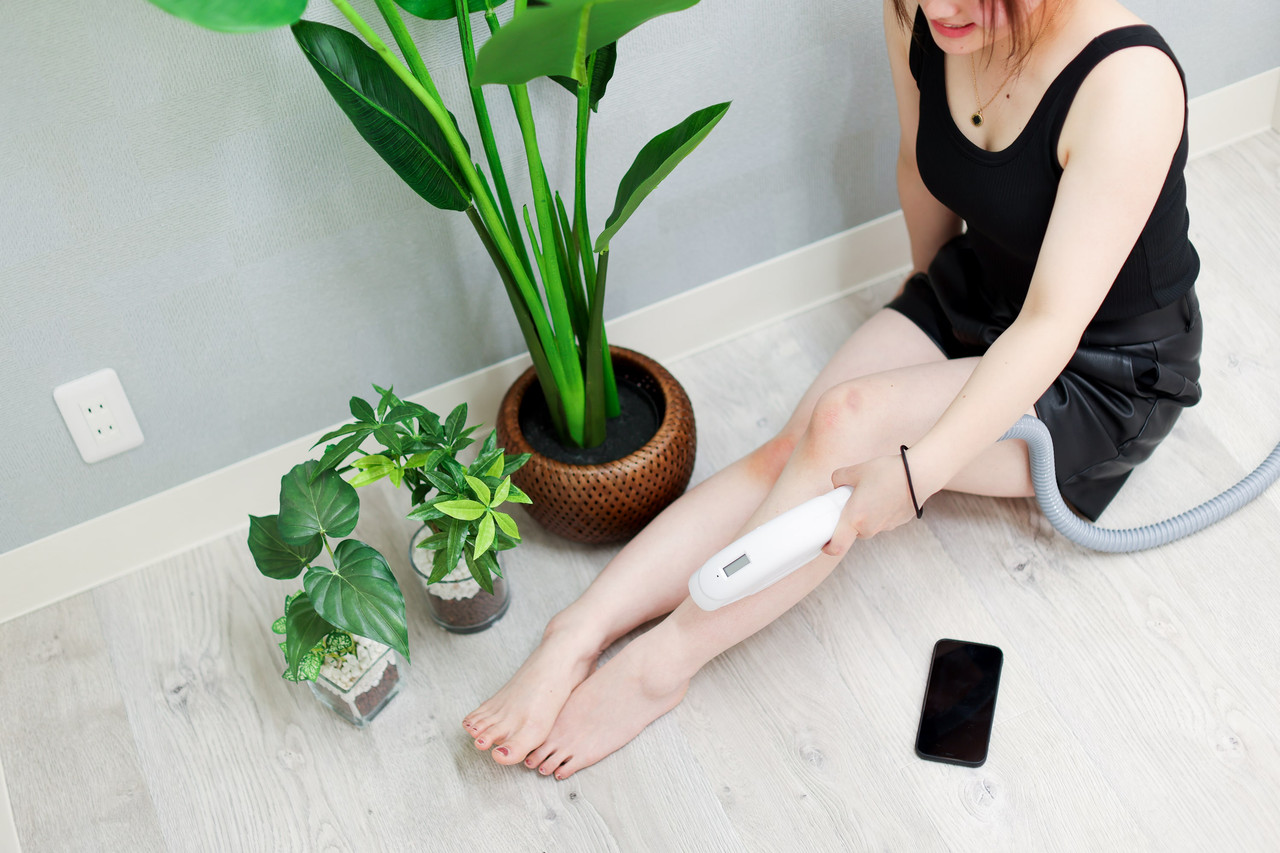 店内の別角度。落ち着いた照明と使いやすいレイアウト