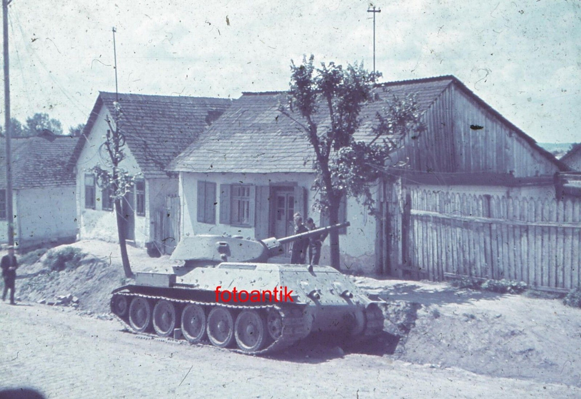 1913. Т-34 8 ТД 4 МК. Подбит в г. Магеров. 25 июня 1941 г.