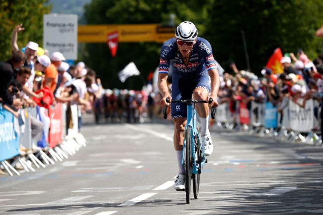 Mathieu van der Poel vince sul Mur-de-Bretagne (foto: Getty Images Sport)