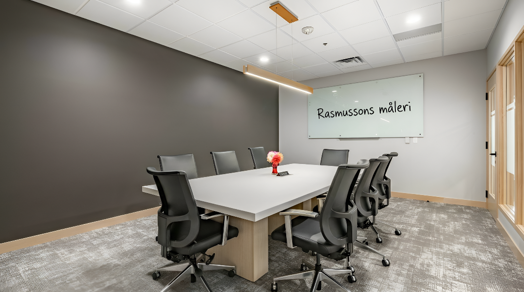 Kontor med whiteboard - Rasmussons Måleri