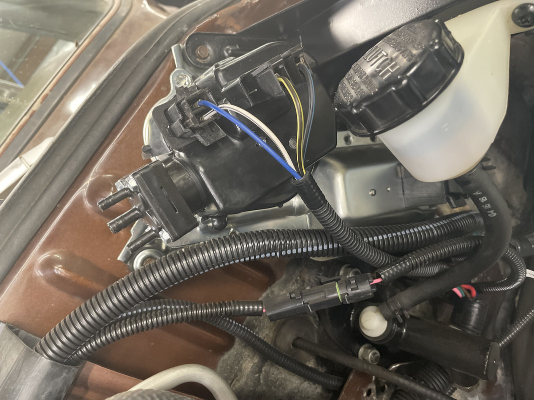 D72B5C83-7418-402E-A337-BEE478664FE1