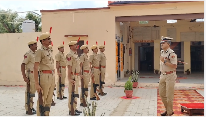 एडीजी ने रामगढ़ शेखावाटी पुलिस थाना व फतेहपुर डीएसपी ऑफिस का निरीक्षण किया, संगठित अपराध, महिलाओं व बच्चों के विरूद्ध क्राइम पर विशेष निगरानी रखी जाए: एडीजी