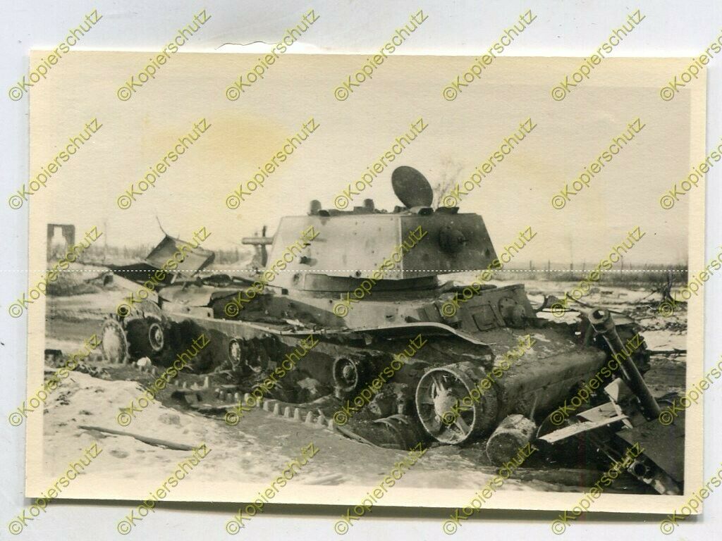 Foto, Wehrmacht, Nahaufnahme, zerstörter Panzer KW-1,
