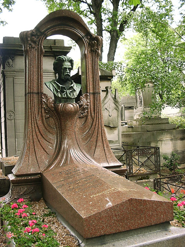 Zola-grave-on-cimetiere-de-montmartre-paris-02