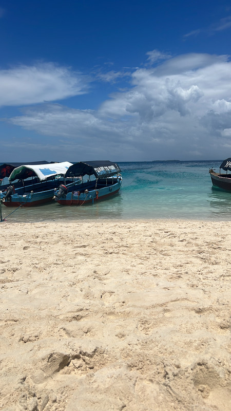 6E849BA7-1054-4E0B-9F83-90952E005065