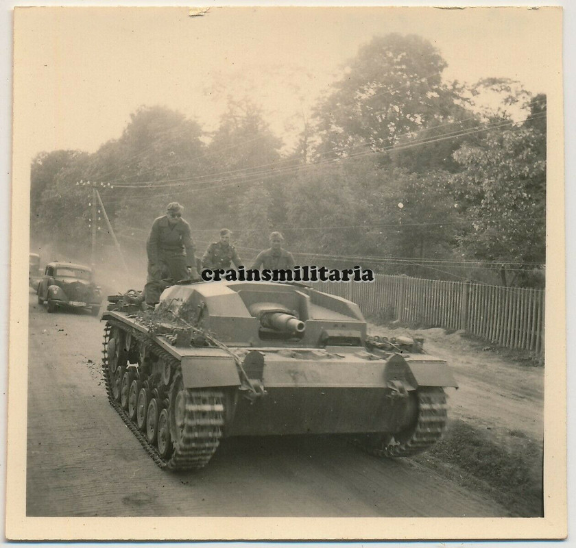Orig. Foto Vormarsch Sturmgeschütz StuG III Panzer in Russland