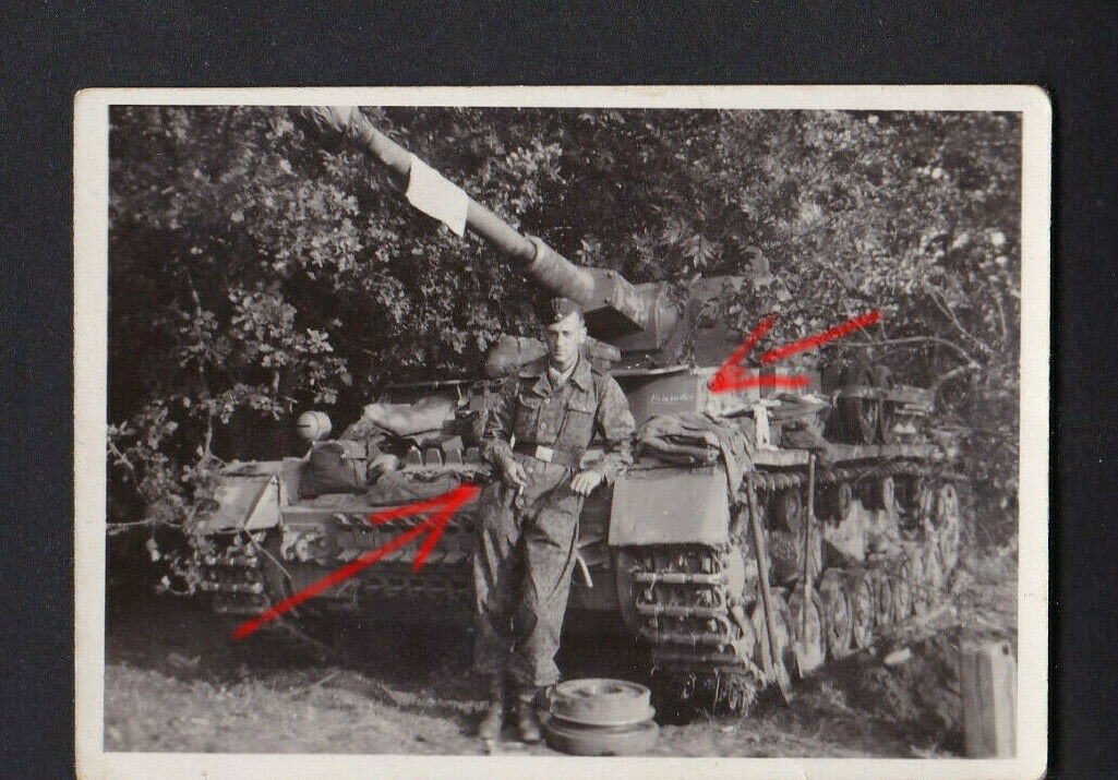 Foto WK II PzKpfw 4 SS Rottenführer Soldaten Panzer Bereitstellu