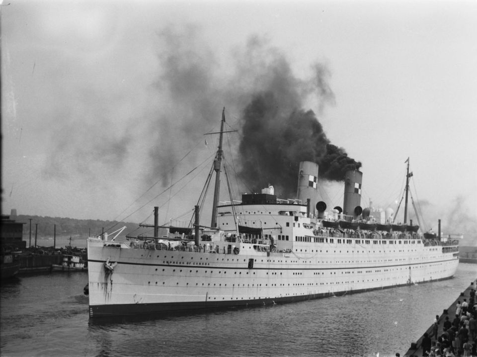 L'incendie du paquebot "Empress of Canada", Liverpool, 1953 Ship-Empress-of-Canada-BAn-Q-P48-S1-P15857