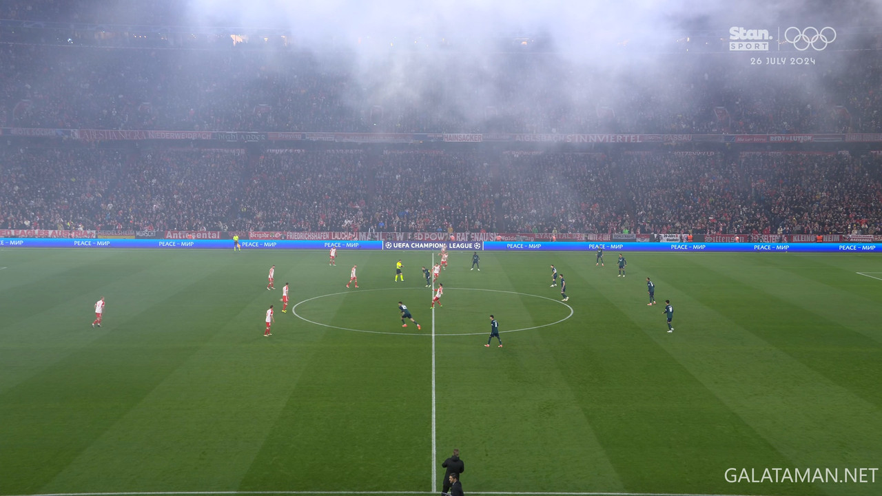 [Image: 04-17-20-40-10-Stan-AU-Event-8-Bayern-Mu...12-153.jpg]