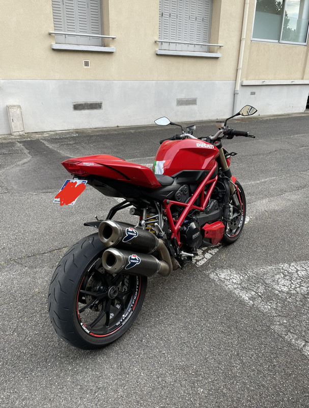 D808EFE7-F187-4AF9-A21D-C0D99385A1AD