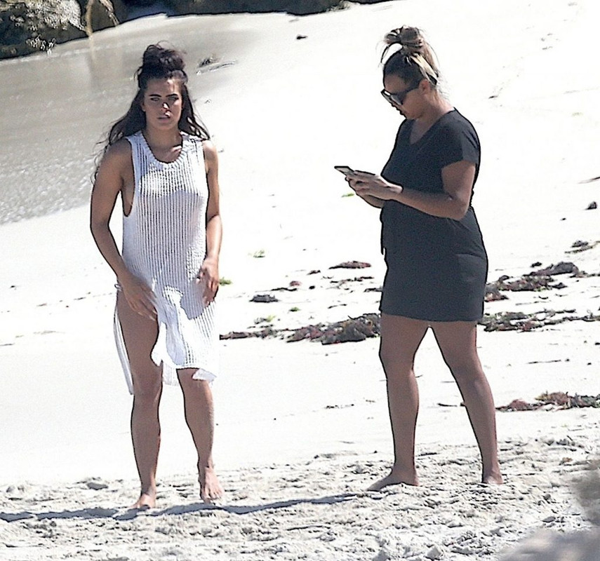 Holly-Young-Upskirt-STARS-com-25