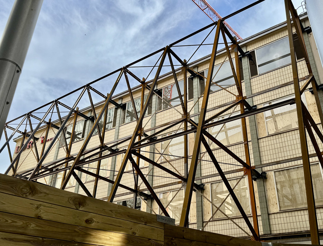 8207C2BC-DFB3-43CA-8233-980B908A6741_1_201_a