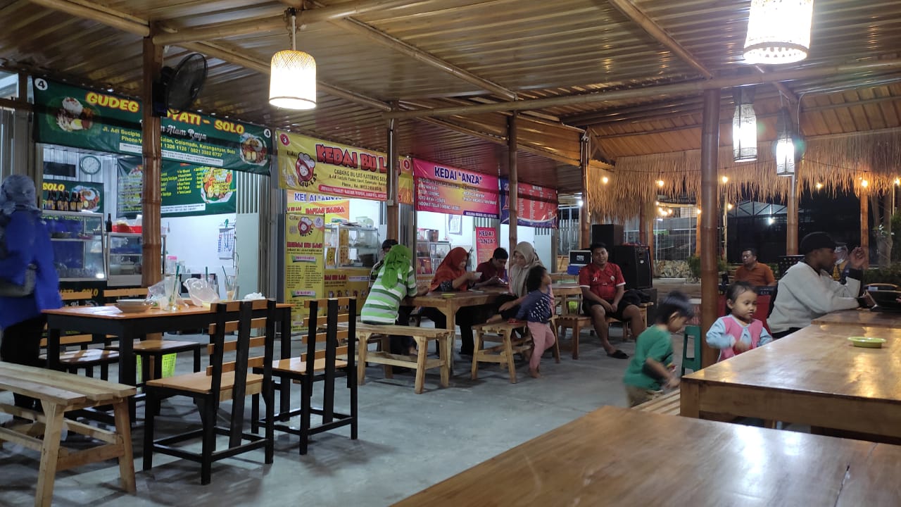 Kuliner Taman Alam Raya, rekomendasi tempat bukber bareng keluarga saat momen Ramadhan di Karanganyar, Jawa Tengah.