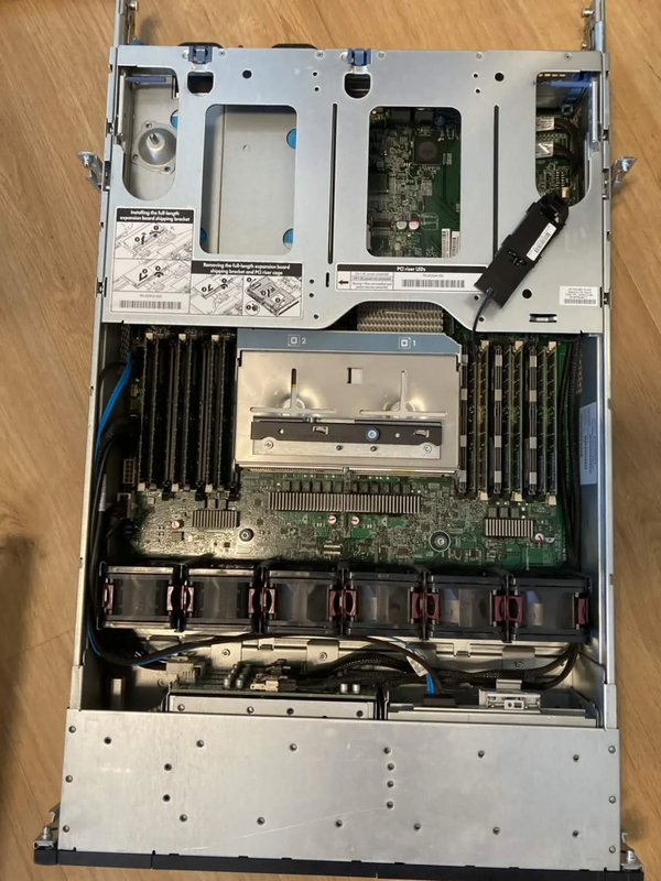 Illustration of ZX Spectrum Minecraft Server running on HP ProLiant DL380 G7 with 60GB RAM