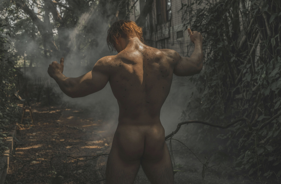 naked-tarzan-(1)
