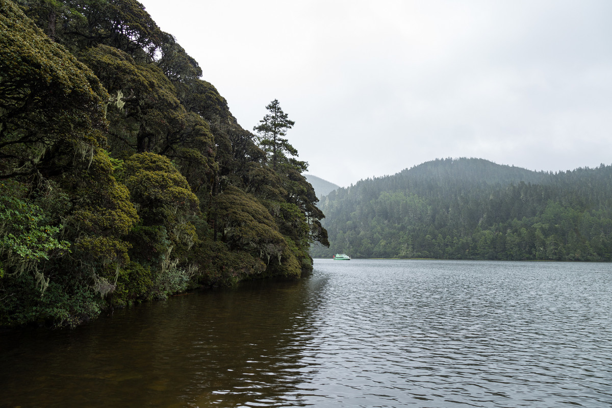 IMG 2964 Shangri La Pudacuo national Park Bita Lake — Postimages