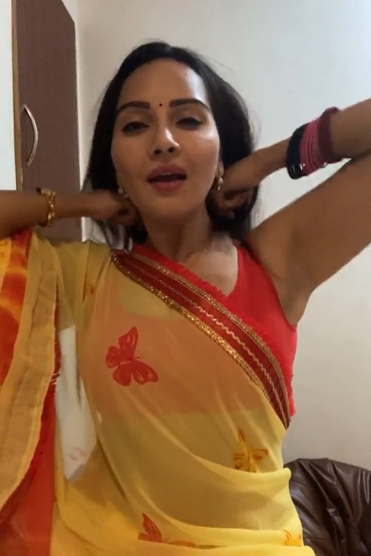 Geetanjali Mishra Sexy Cleavage and armpit though in Orange sleevless saree.mp4_snapshot_02.38.562