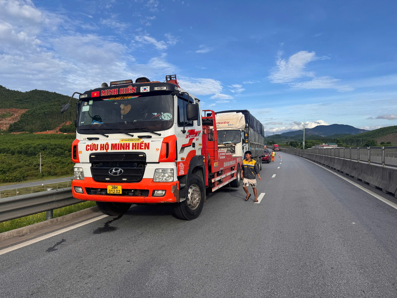 Banner xe cứu hộ