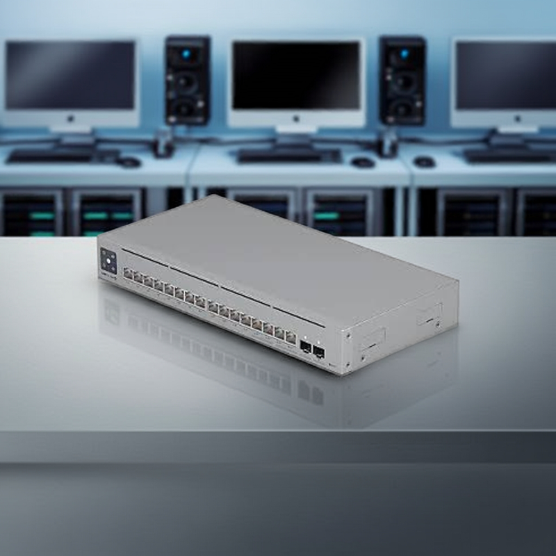 Switch Pro Max 16 com uplinks 10G SFP+ em destaque