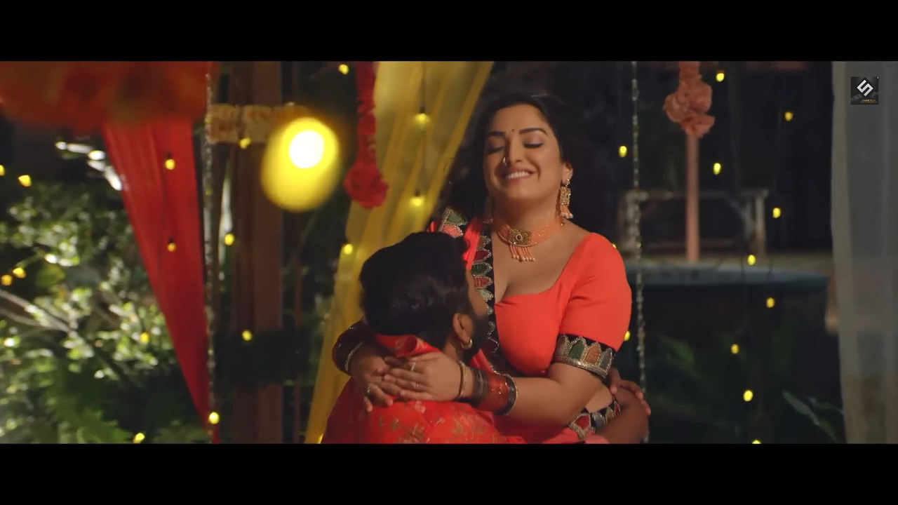 Amrapali Dubey Hot Sexy song latest bhojpuri gana -Samaj Mein Parivartan.mp4_snapshot_01.21.878