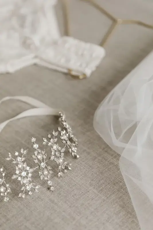 Tiara para noiva estilo coroa com brilho