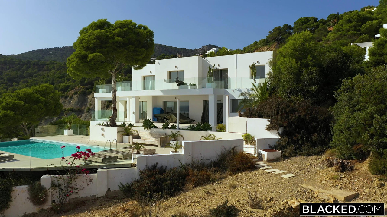 vlcsnap-2023-10-04-06h01m11s134