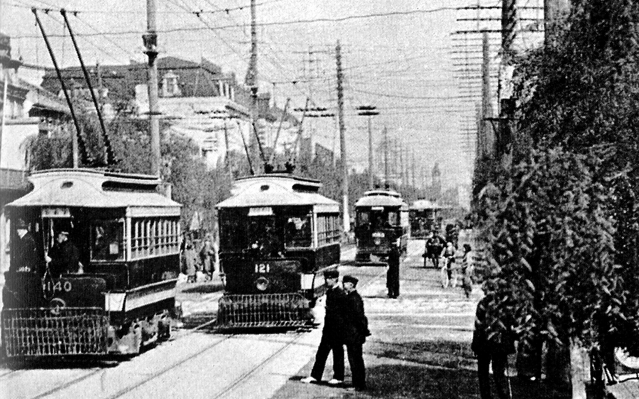 Street scene in Meiji-era Tokyo
