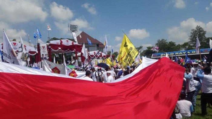 Bendera Merah Putih Raksasa di Stadion Sriwedari Solo