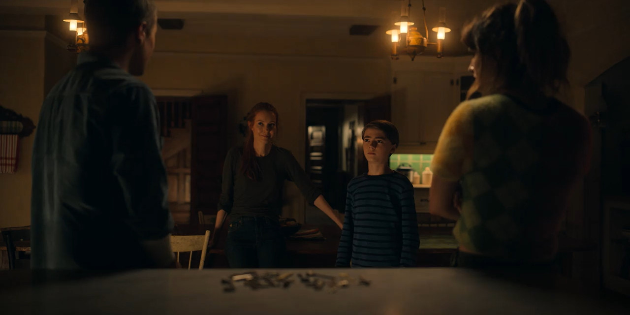 Locke & Key 2022 WebRip Season 3 [Hindi + English] 480p 720p ESub Screenshot