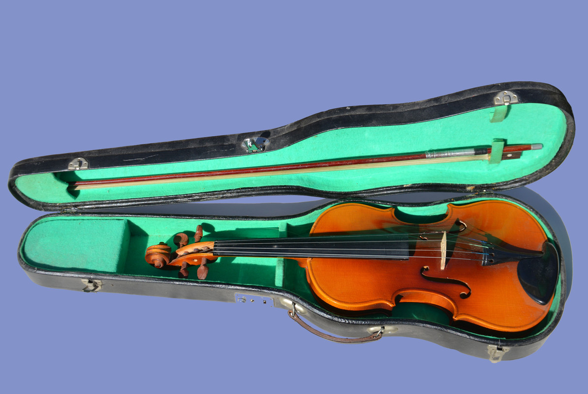turquoiseviolincase.jpg