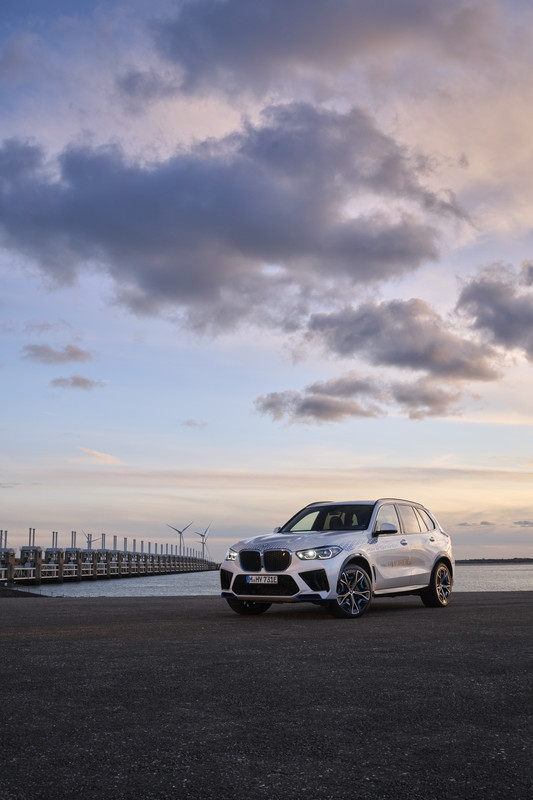 P90494404_highRes_bmw-ix5-hydrogen-on-